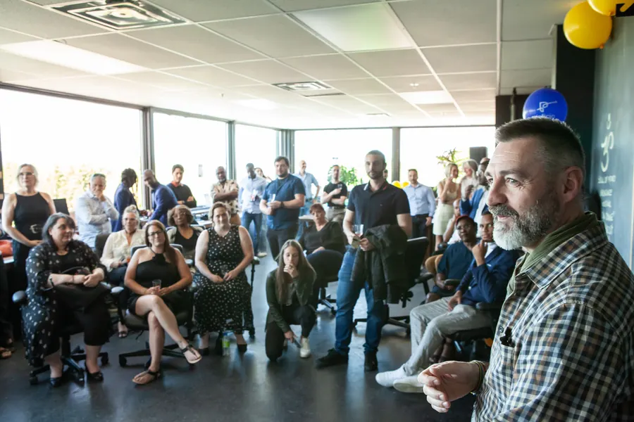 Salle pleine pendant une conférence